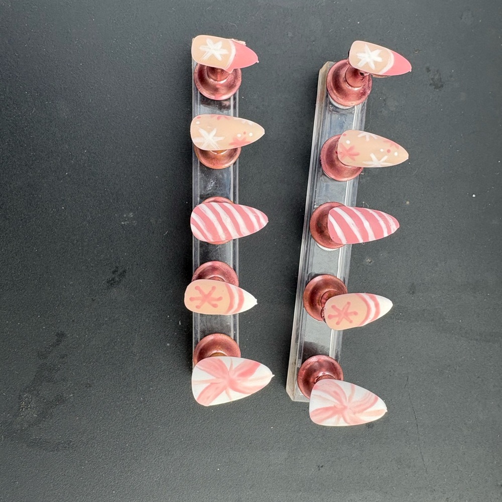 Stylish Pink and White Christmas Nail Set